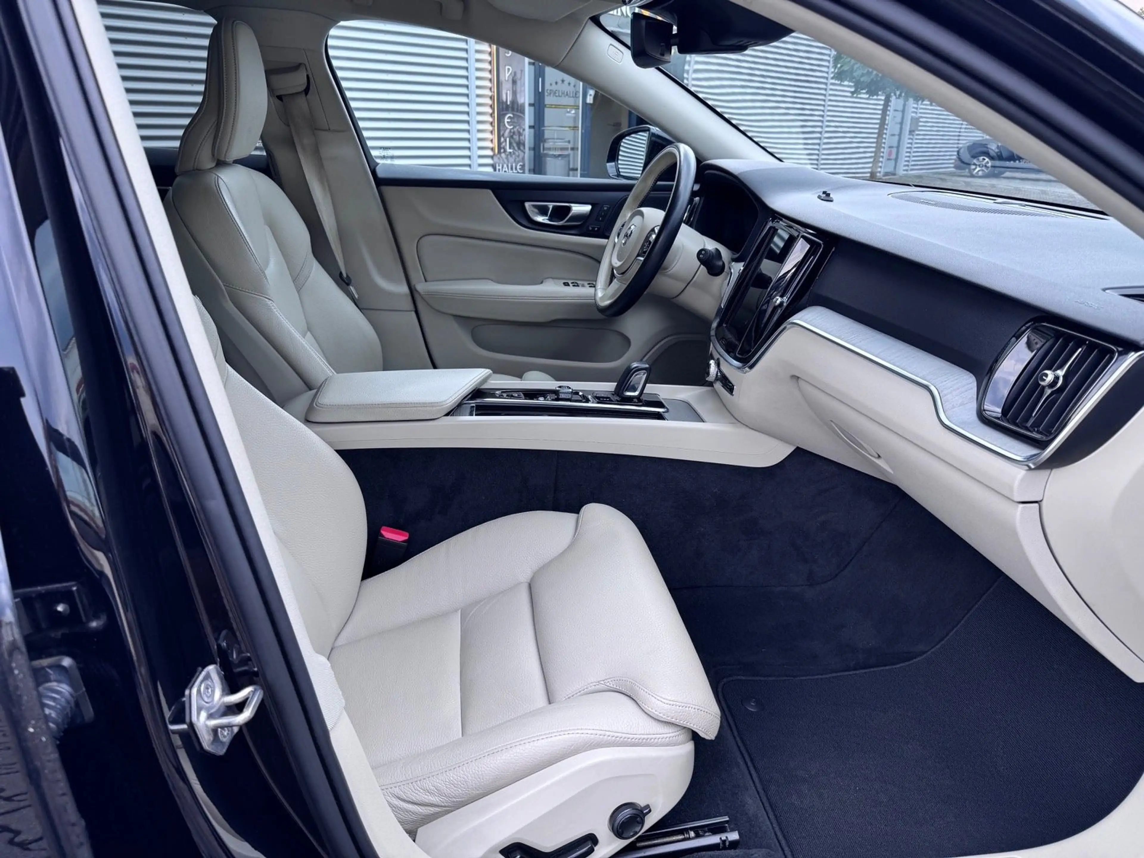 Volvo V60 Cross Country Pro AWD - DAB+LEDER+PILOT-ASSIST+XENIUM+CAM+19" — photo 5