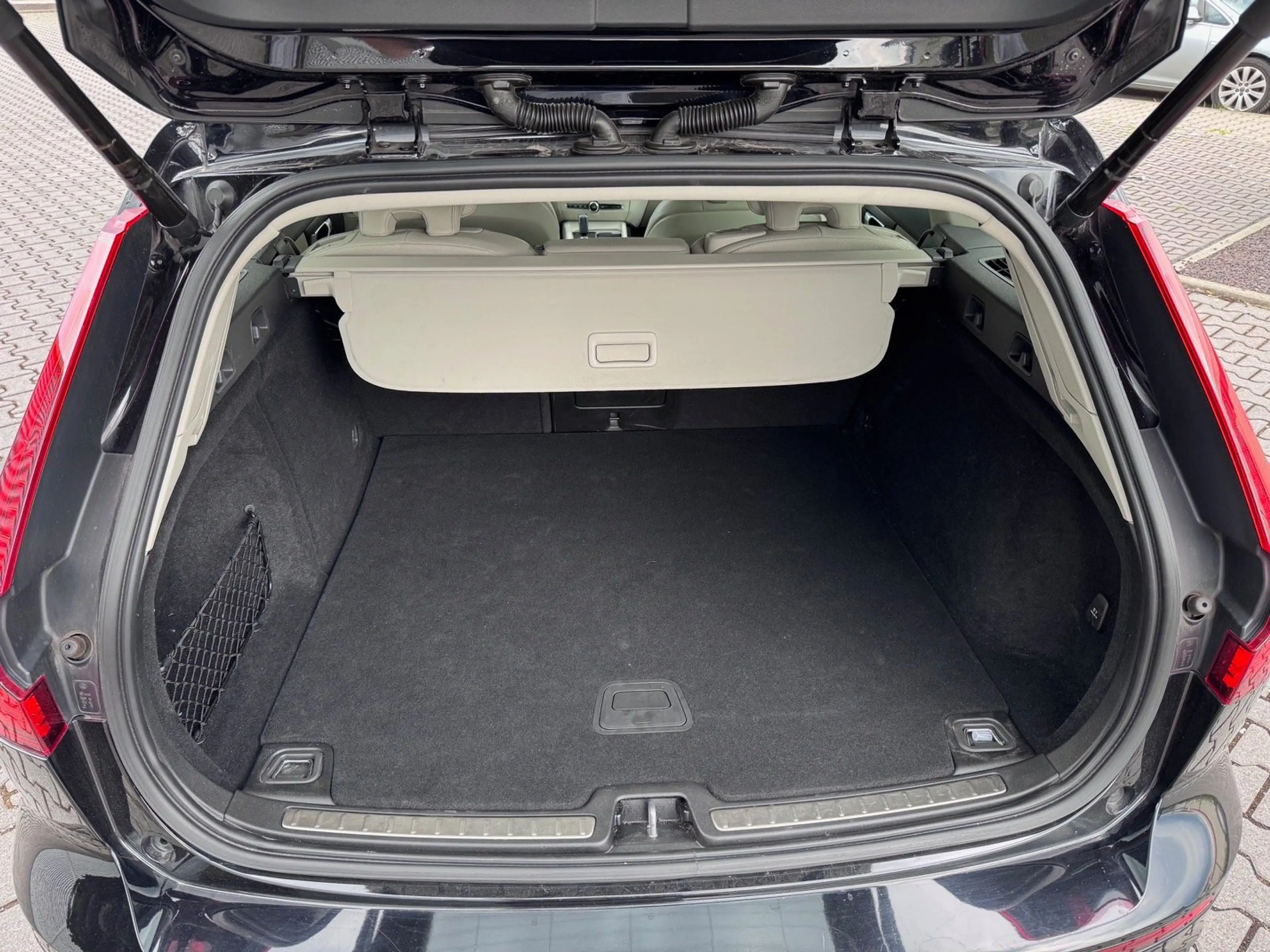 Volvo V60 Cross Country Pro AWD - DAB+LEDER+PILOT-ASSIST+XENIUM+CAM+19" — photo 10
