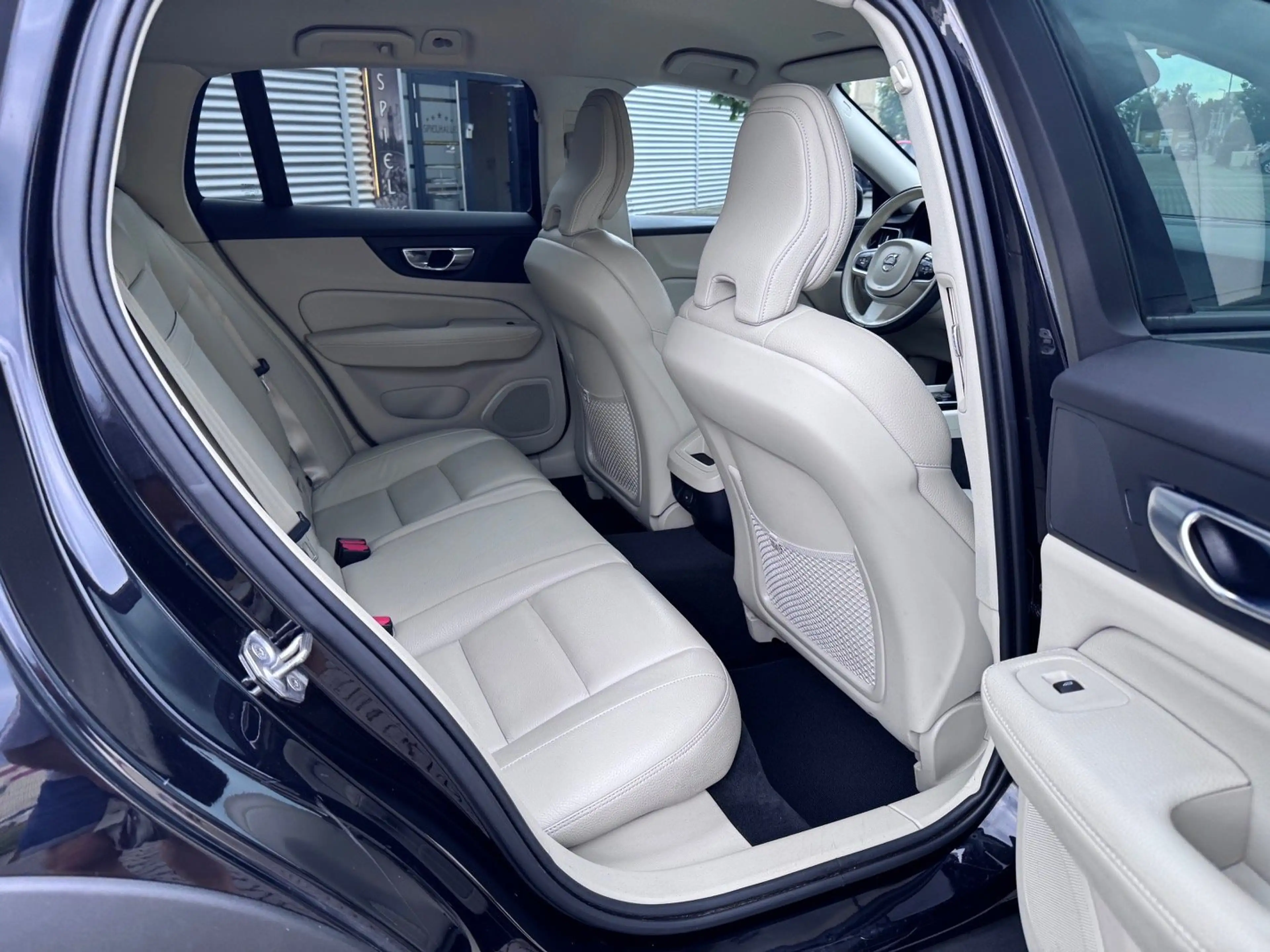 Volvo V60 Cross Country Pro AWD - DAB+LEDER+PILOT-ASSIST+XENIUM+CAM+19" — photo 7