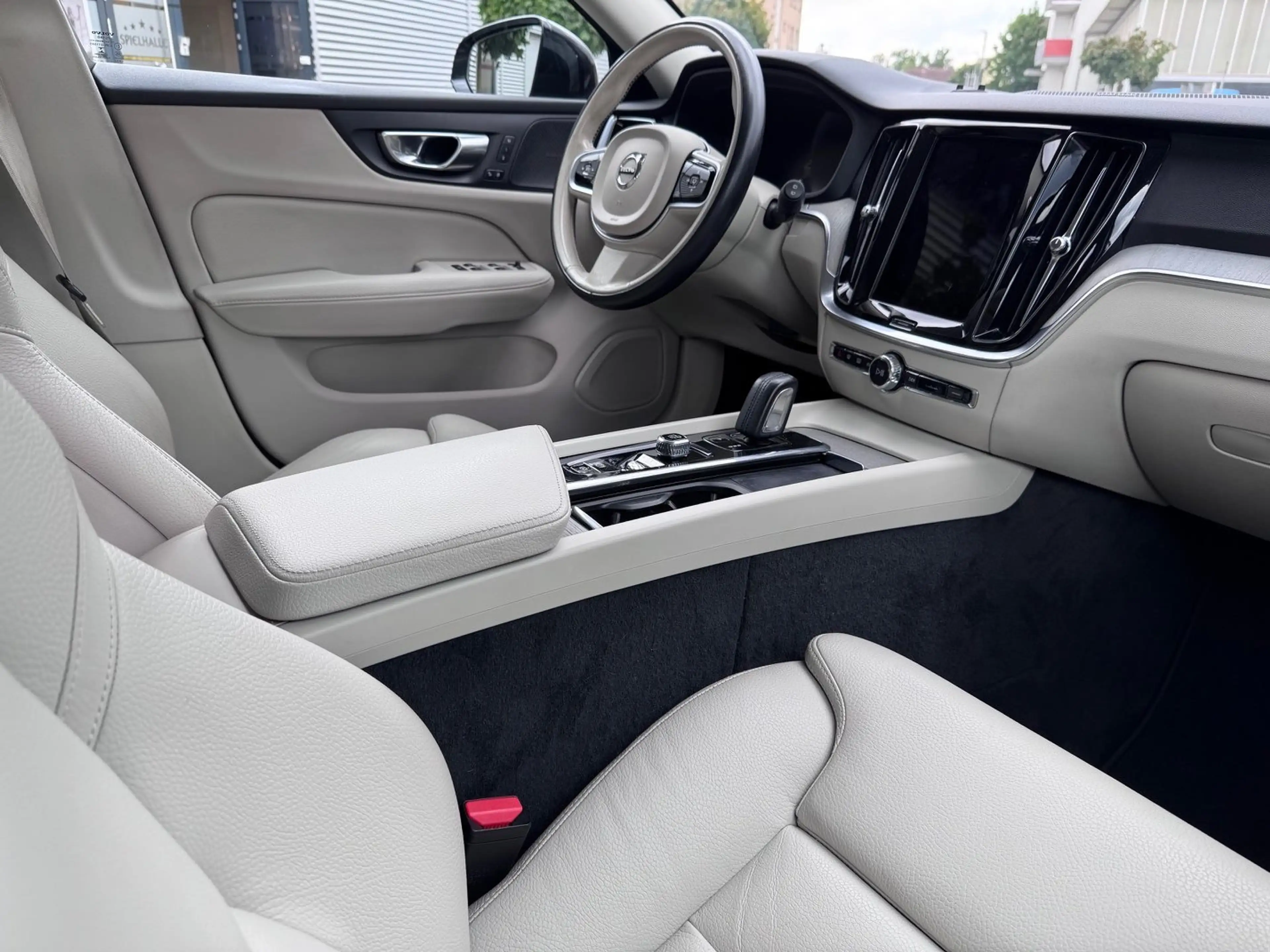 Volvo V60 Cross Country Pro AWD - DAB+LEDER+PILOT-ASSIST+XENIUM+CAM+19" — photo 9