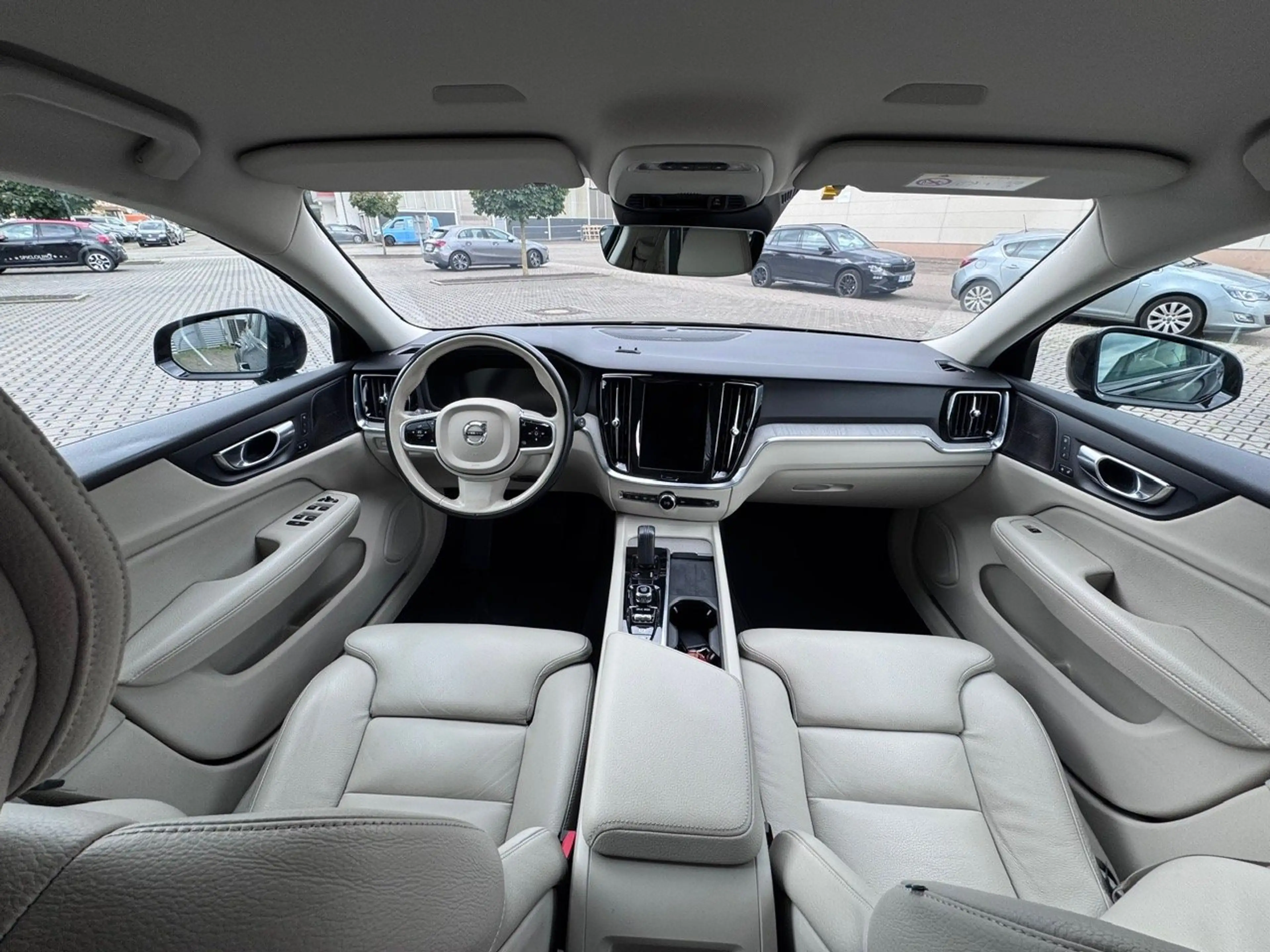 Volvo V60 Cross Country Pro AWD - DAB+LEDER+PILOT-ASSIST+XENIUM+CAM+19" — photo 6