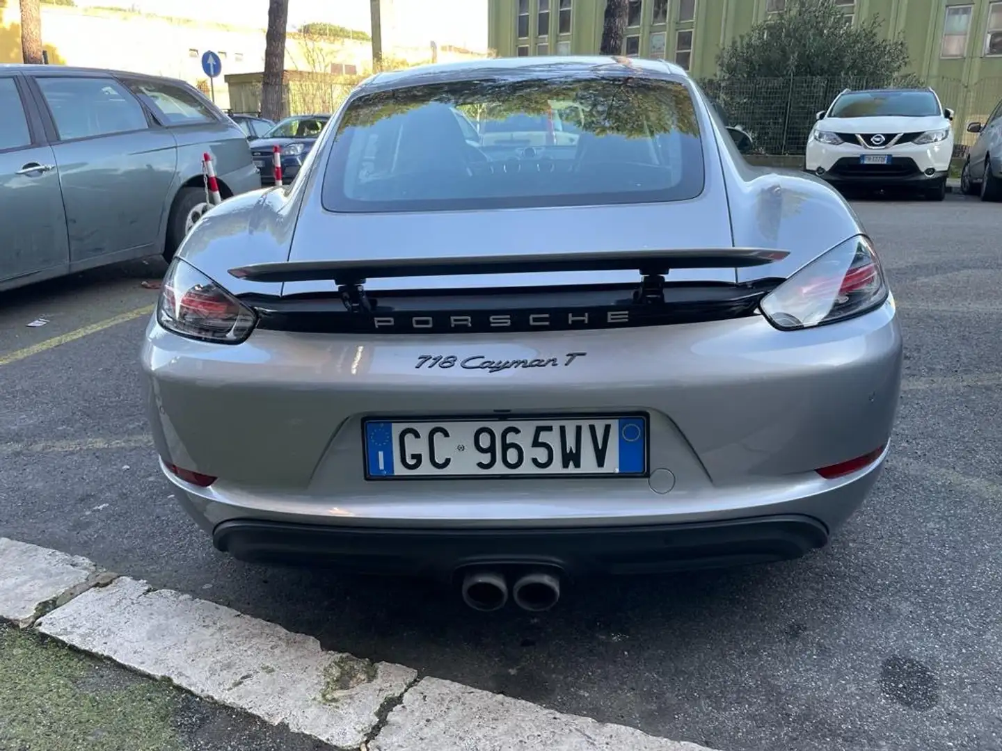 Porsche 718 Cayman T Šedá - 2