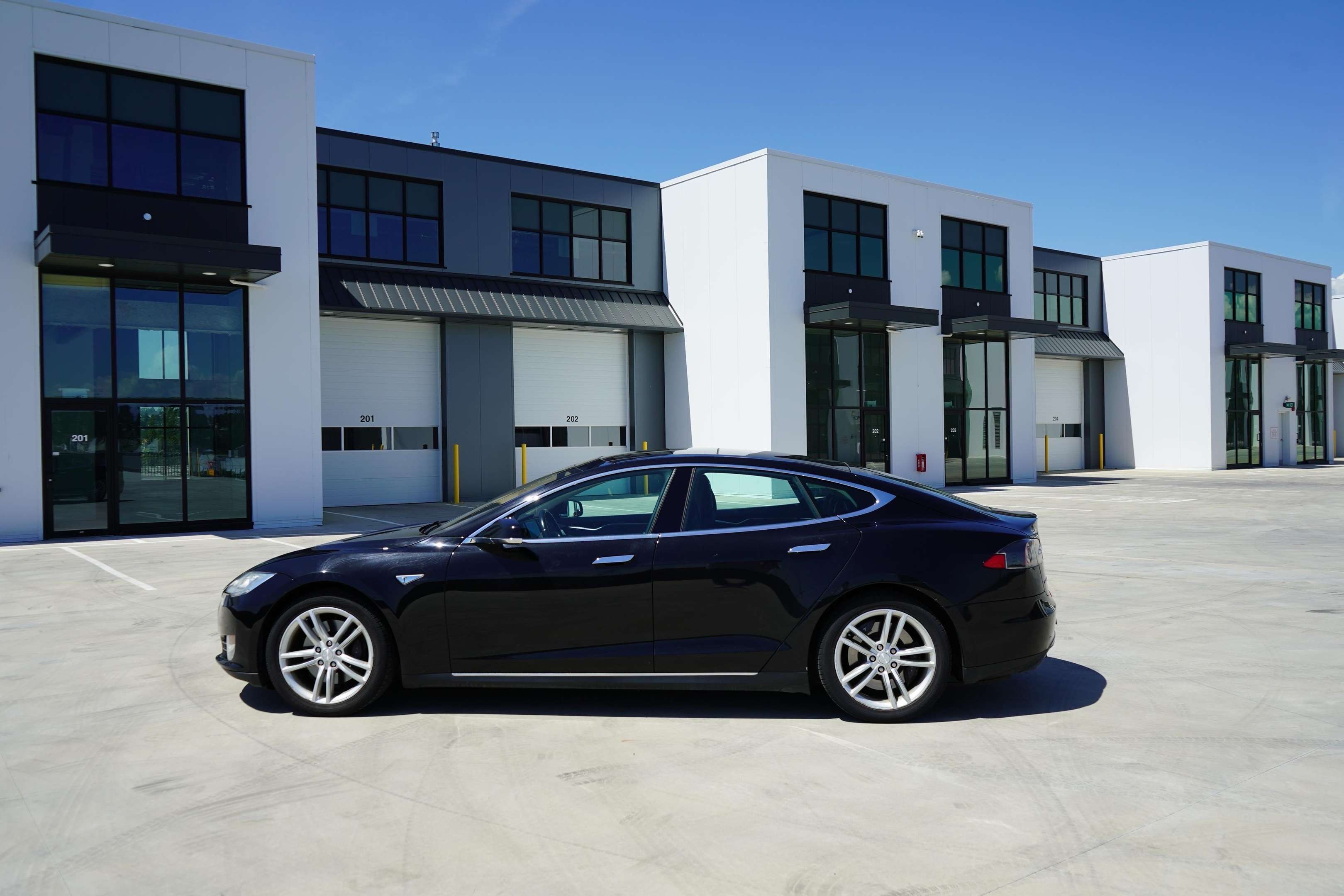 2014 Tesla Model S 4dr Sdn Performance thumb 8