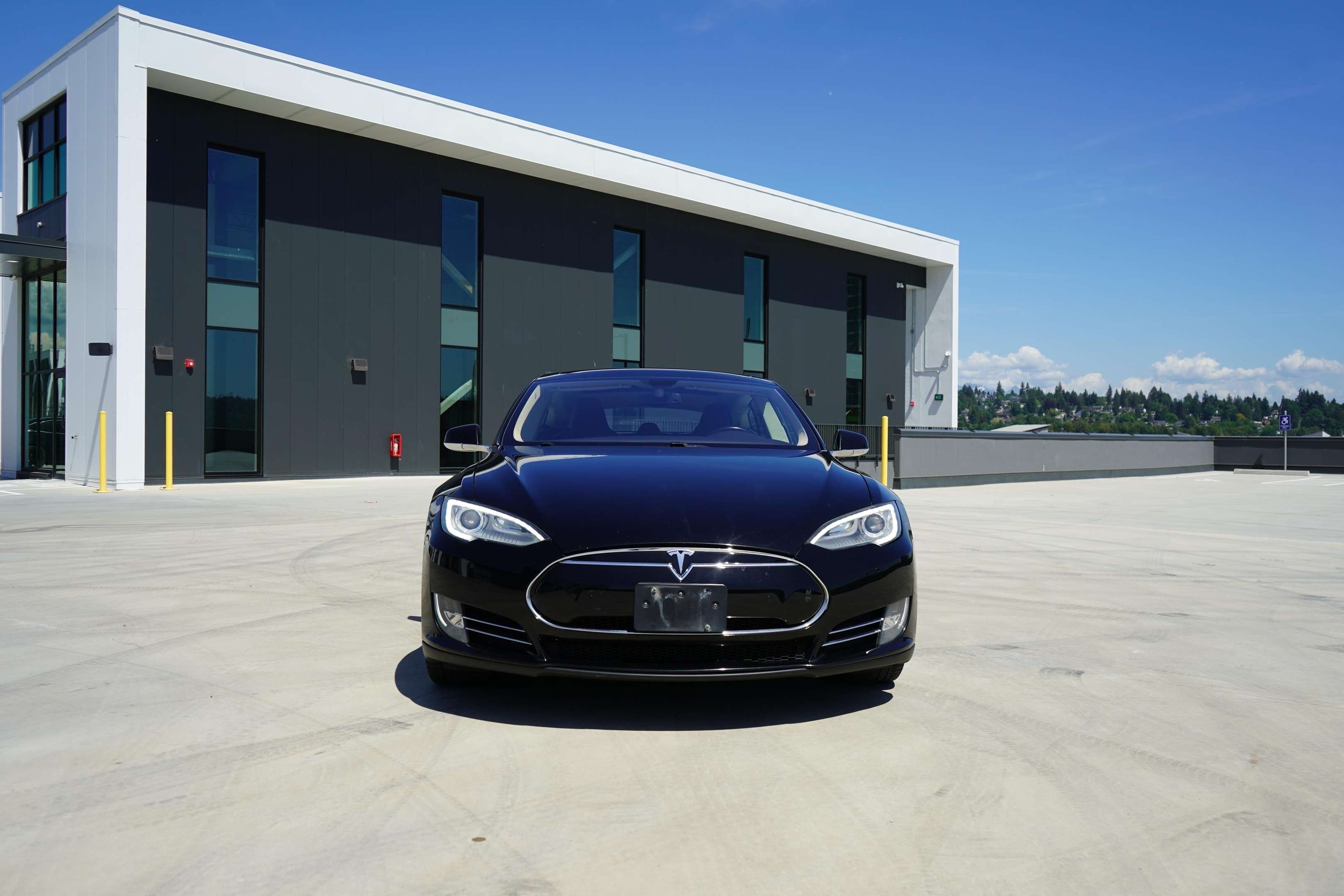 2014 Tesla Model S 4dr Sdn Performance alt 3