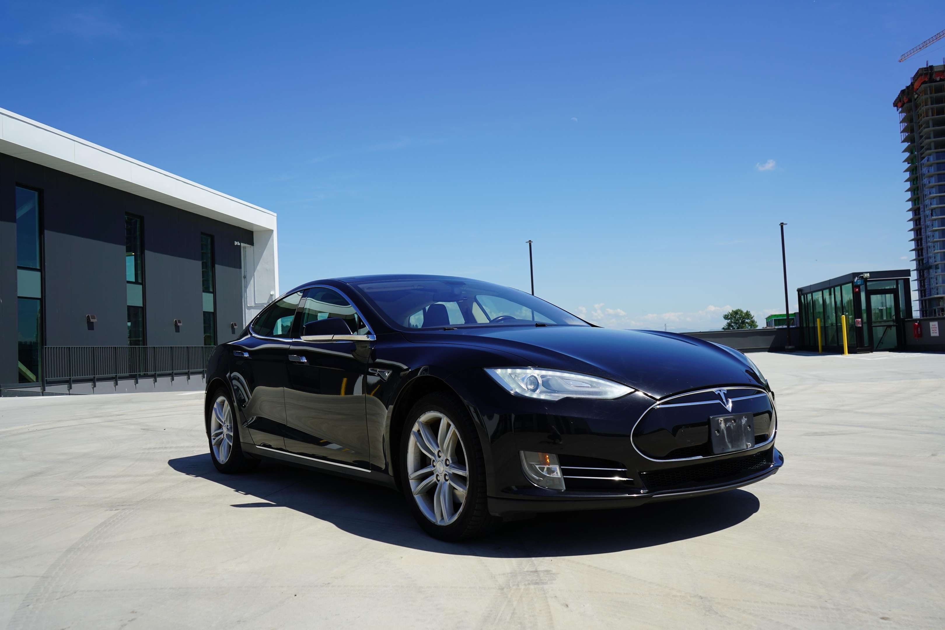 2014 Tesla Model S 4dr Sdn Performance alt 2