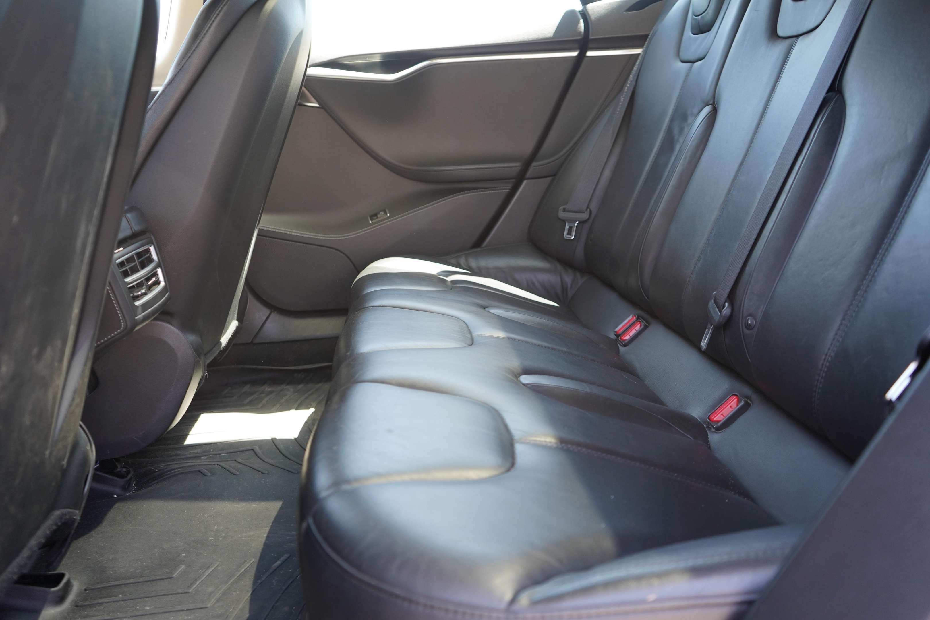 2014 Tesla Model S 4dr Sdn Performance thumb 17