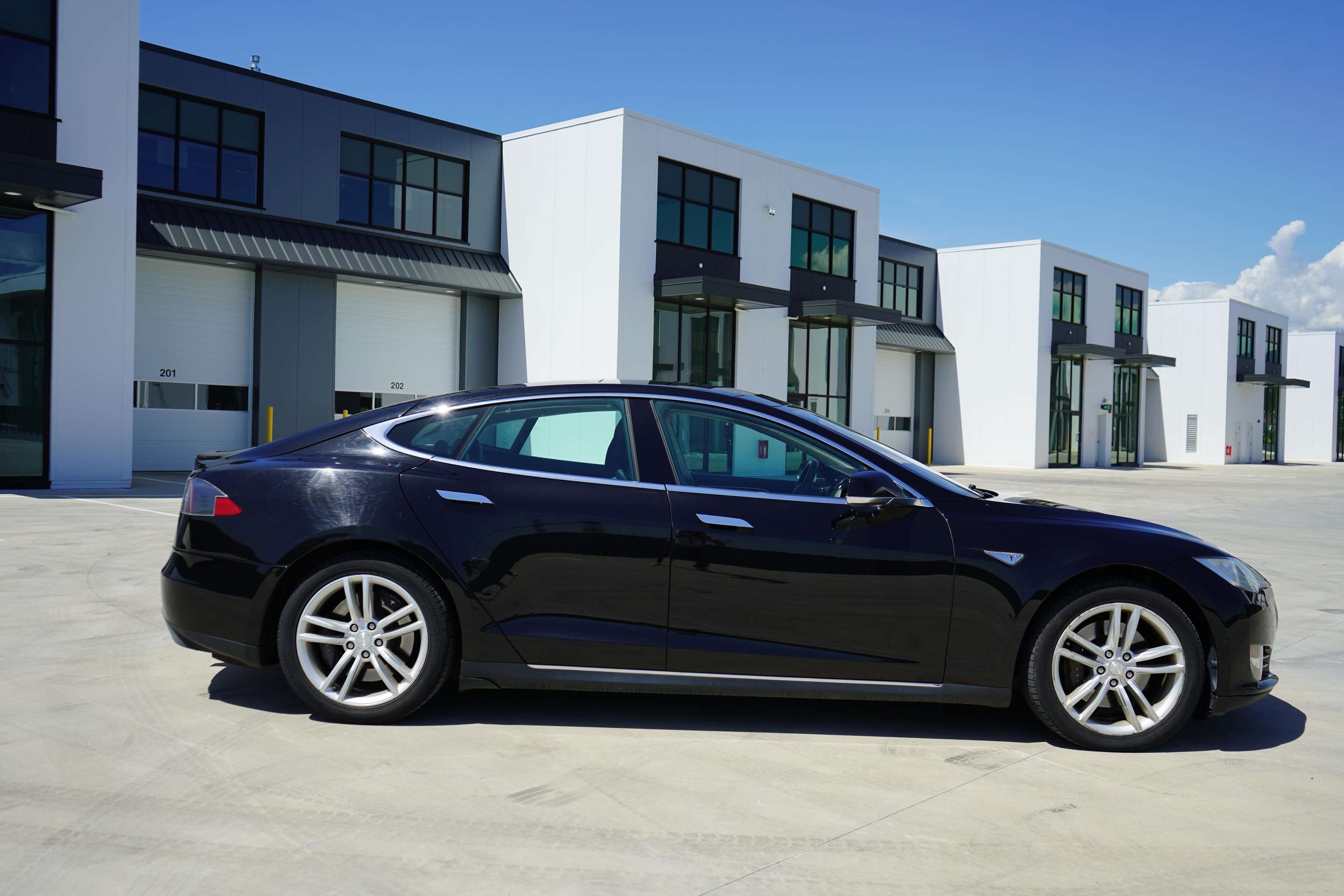 2014 Tesla Model S 4dr Sdn Performance thumb 9