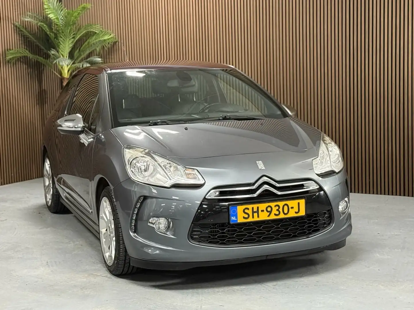 Citroen DS3 1.6 THP Sport Chic Grijs - 2