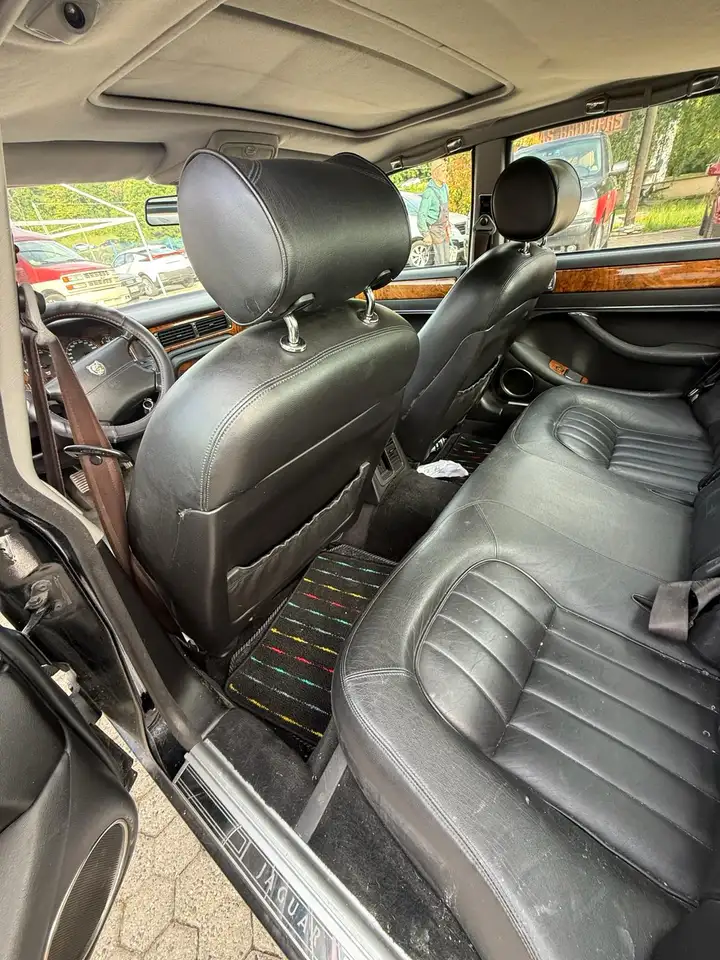Jaguar X300, foto 6