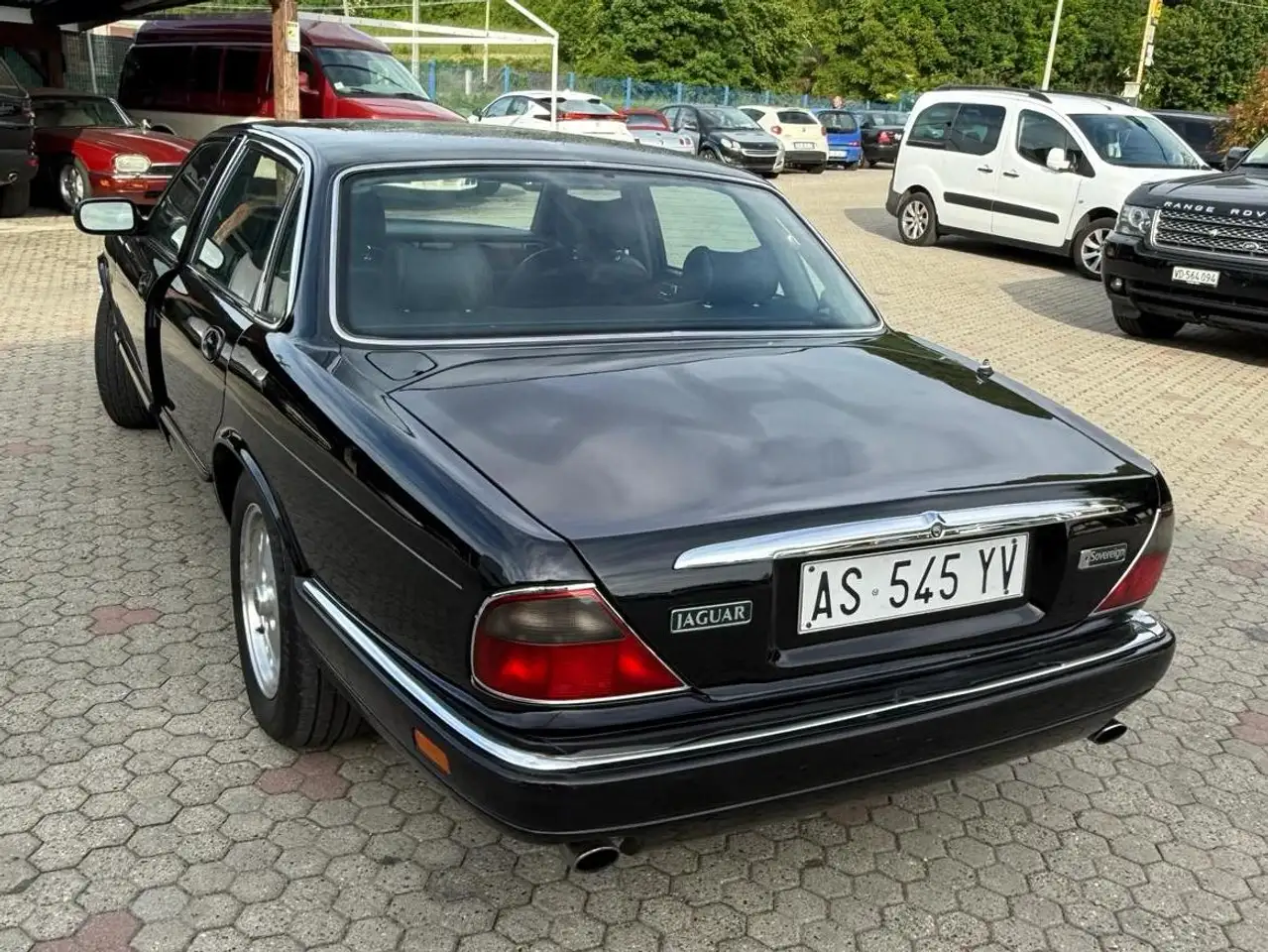 Jaguar X300, foto 3