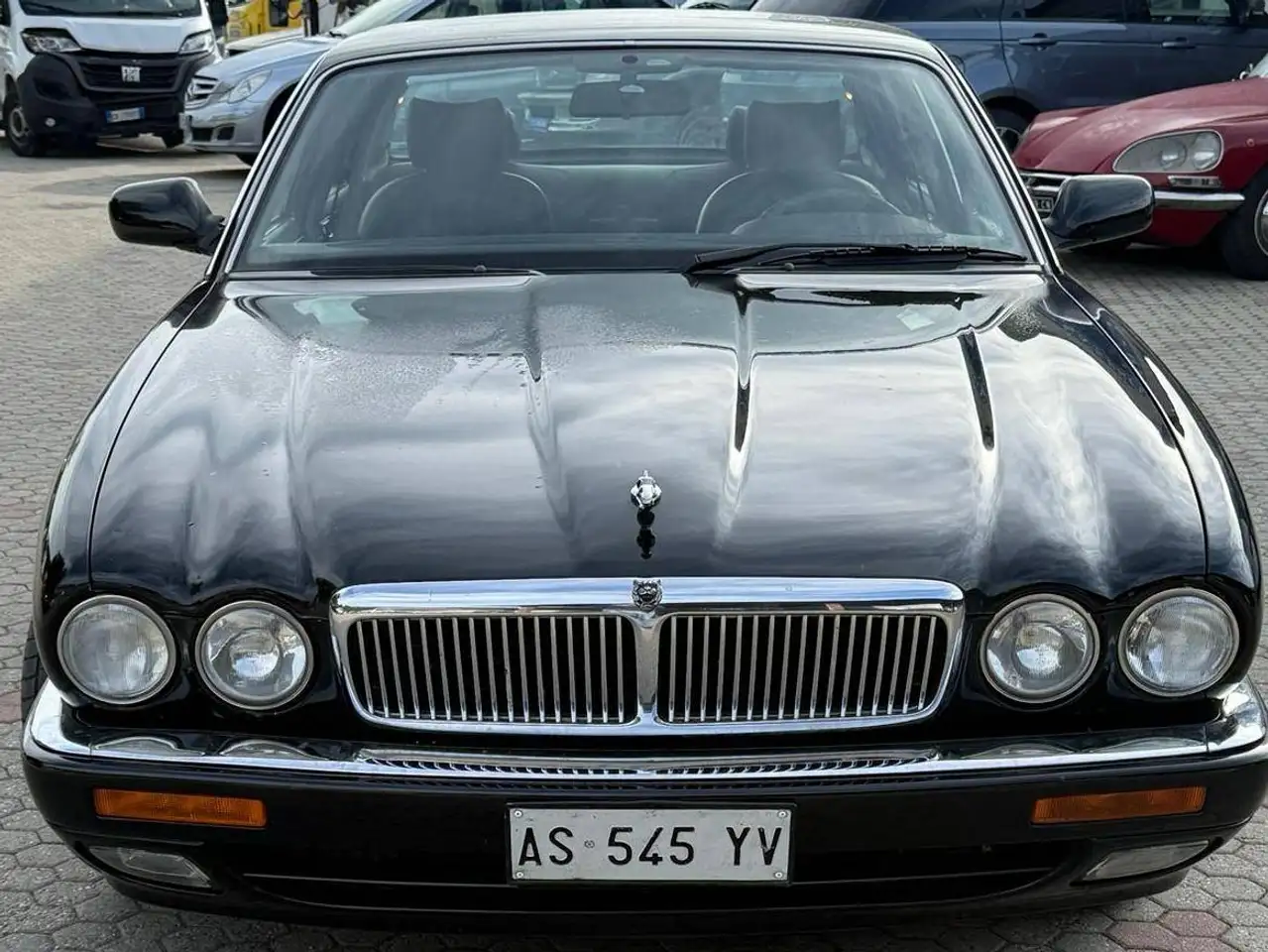 Jaguar X300, foto 1