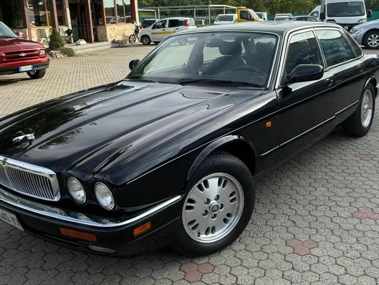 Jaguar X300, foto 2