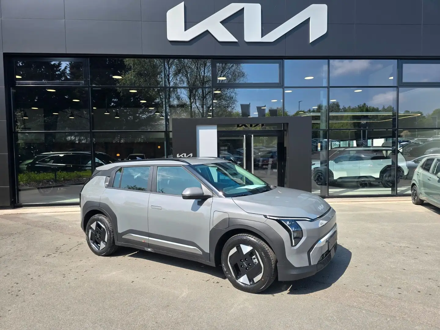Kia EV3 150 kW Earth*Navi*LED*Rückfahrkamera* Grijs - 1