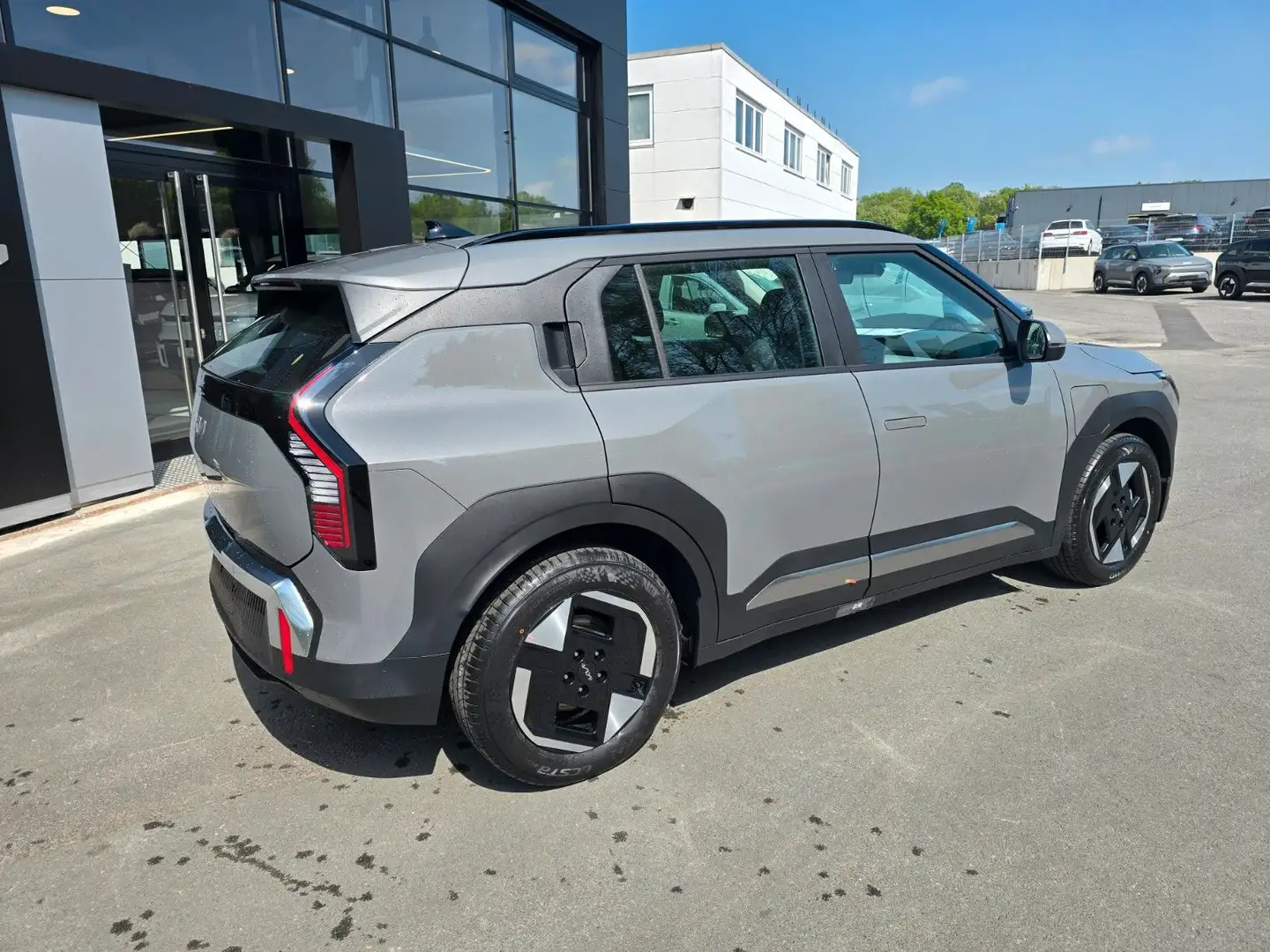 Kia EV3 150 kW Earth*Navi*LED*Rückfahrkamera* Grijs - 2
