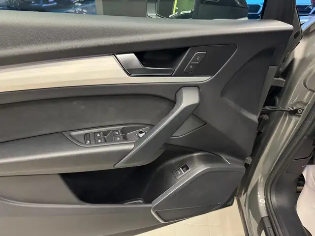 Audi Q5 view 11