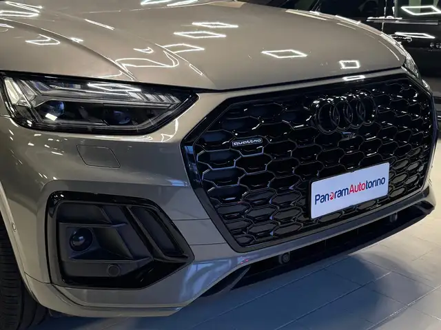 Audi Q5 view 7