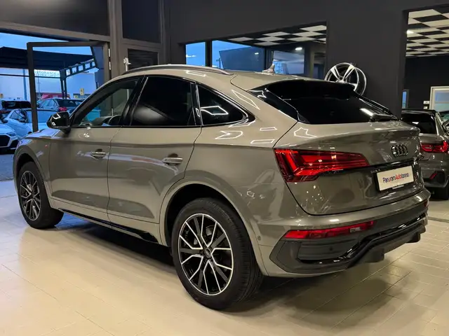 Audi Q5 view 3