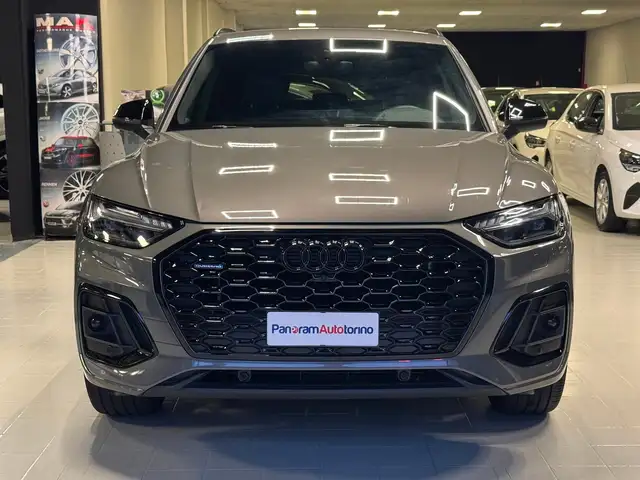 Audi Q5 view 9