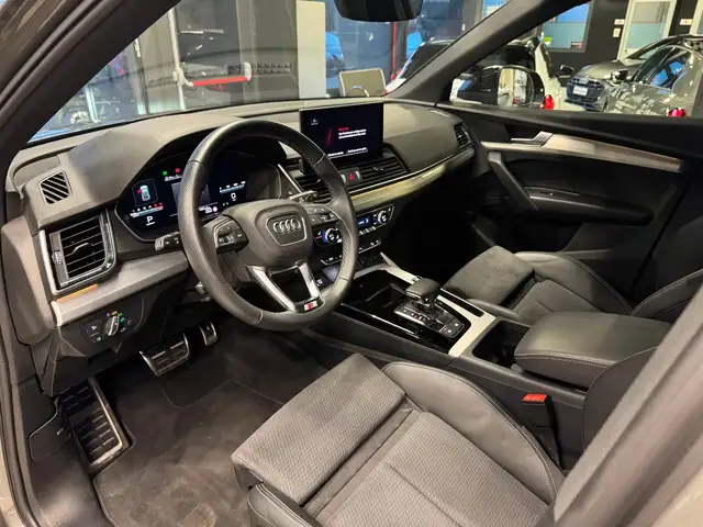 Audi Q5 view 13