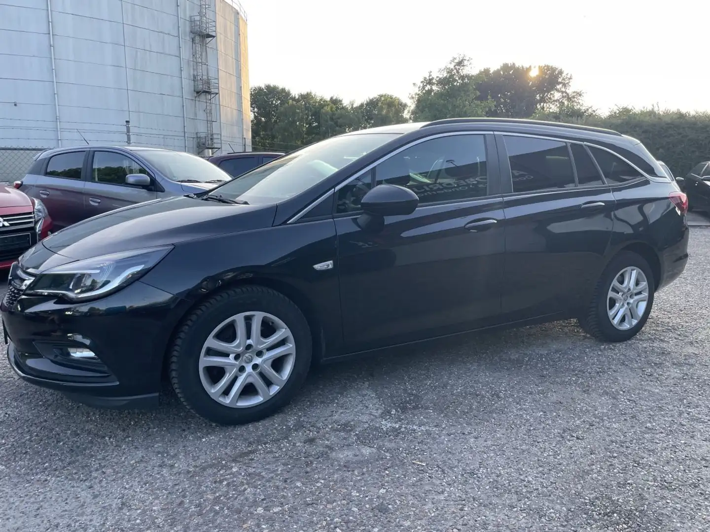 Opel Astra SPORTS TOURER 1.6 CDTI Edition AIRCO NAVI CRUISE Nero - 2