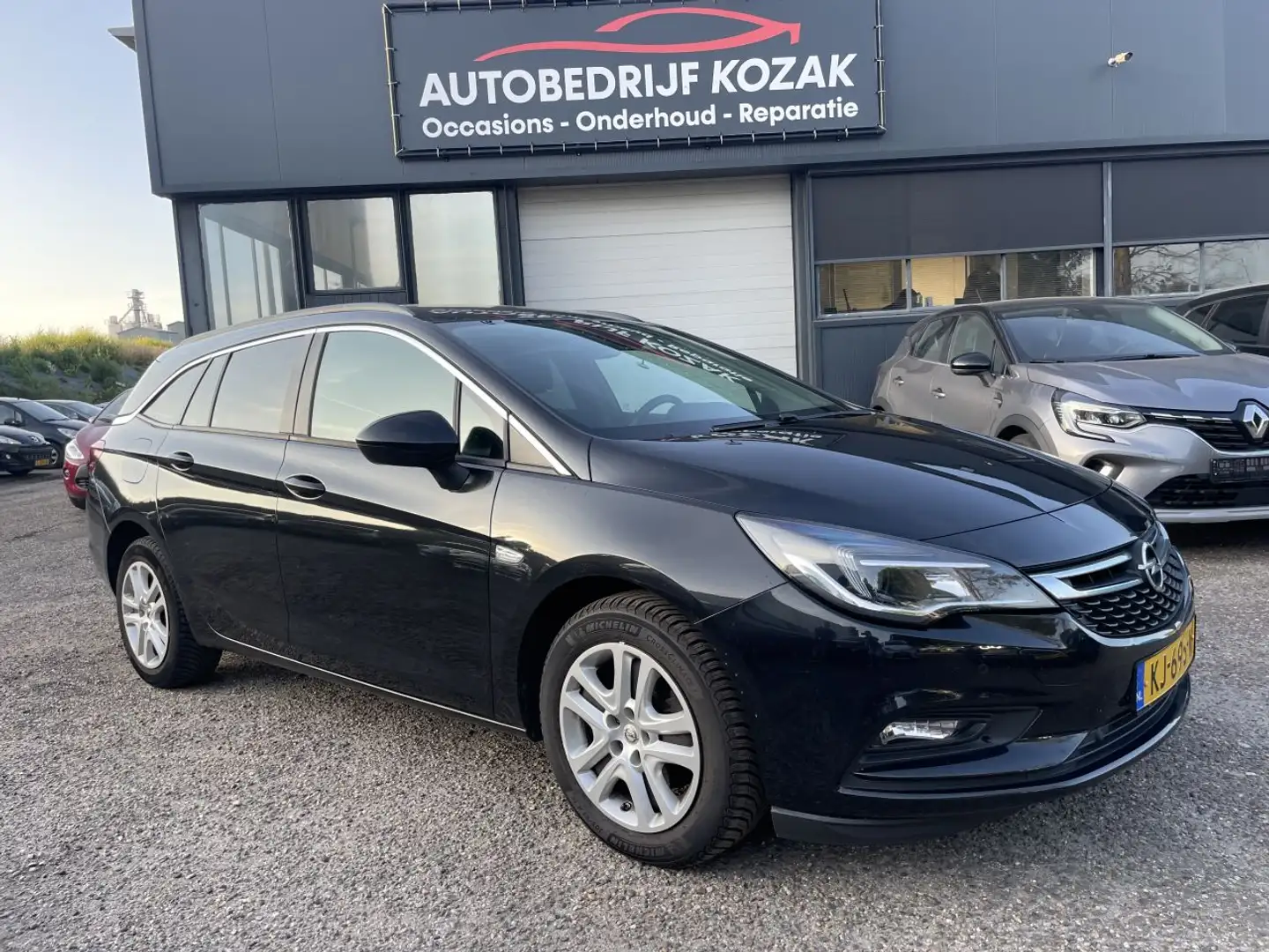 Opel Astra SPORTS TOURER 1.6 CDTI Edition AIRCO NAVI CRUISE Nero - 1