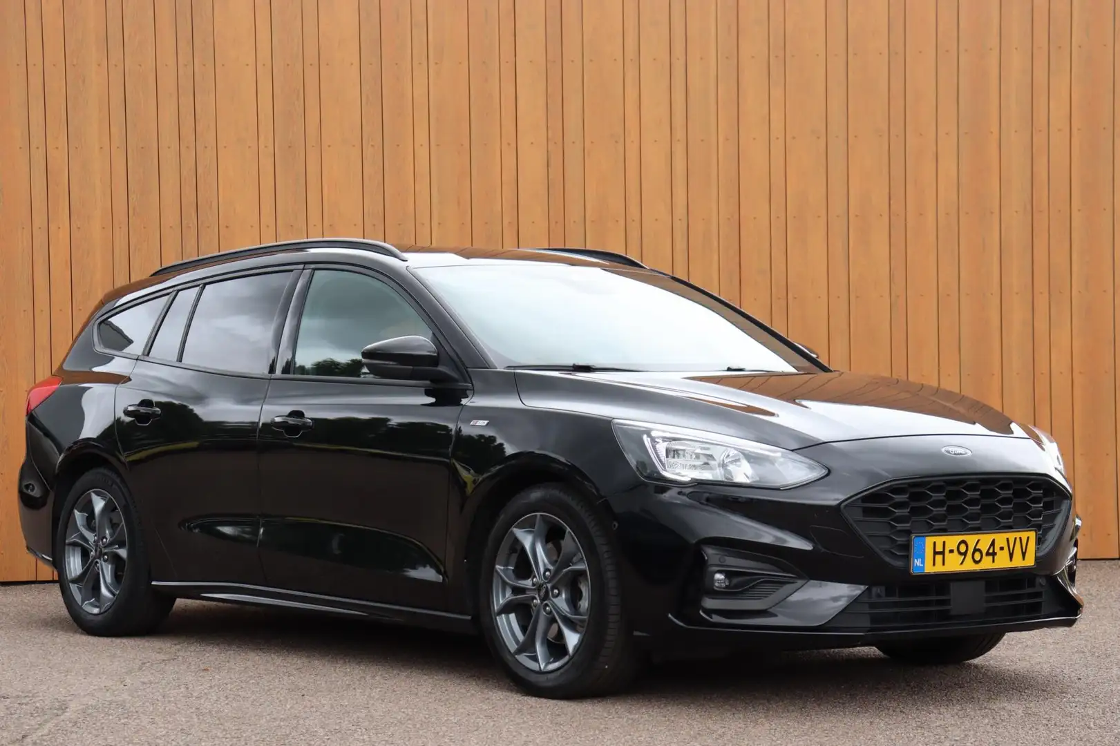 Ford Focus Wagon 1.0 EcoBoost ST Line Business org. NL-auto Zwart - 2