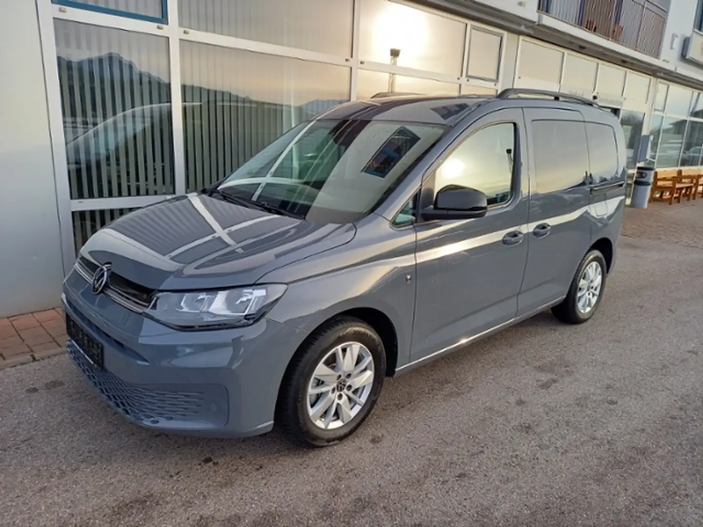 Volkswagen Caddy Life NAVI RFK SHZ GRA CLIMATRONIC Gris - 2