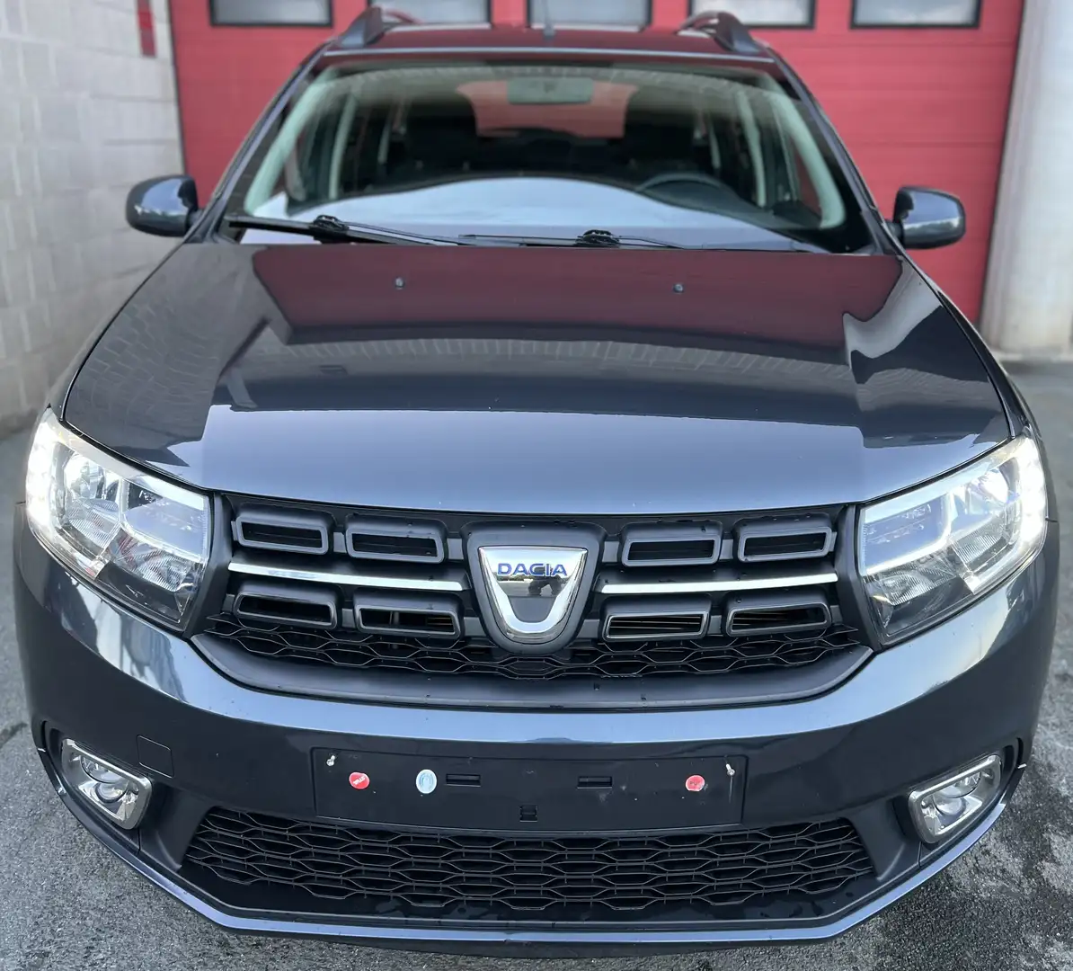 Dacia Logan MCV 0.9 TCe Lauréate + CLIM + NAVI Grijs - 2
