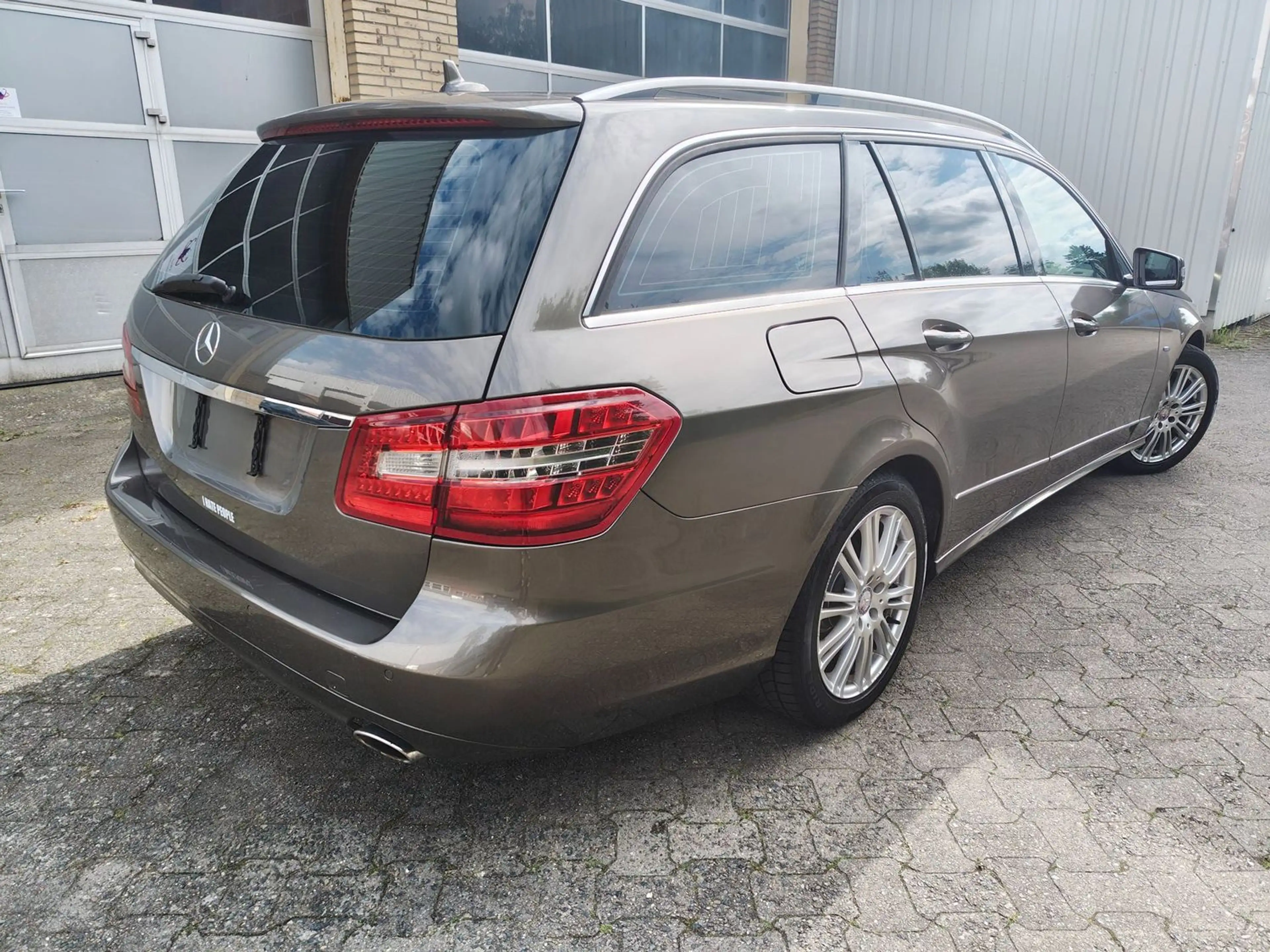 Mercedes-Benz E 350 CDI Avantgarde*Automatik*PDC*Leder*Navi*Bi-Xenon* — photo 4