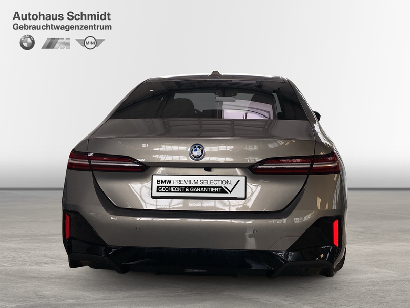 BMW 550 e xDrive Limousine — photo 4