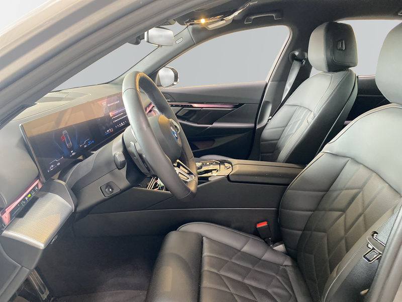 BMW 550 e xDrive Limousine — photo 8