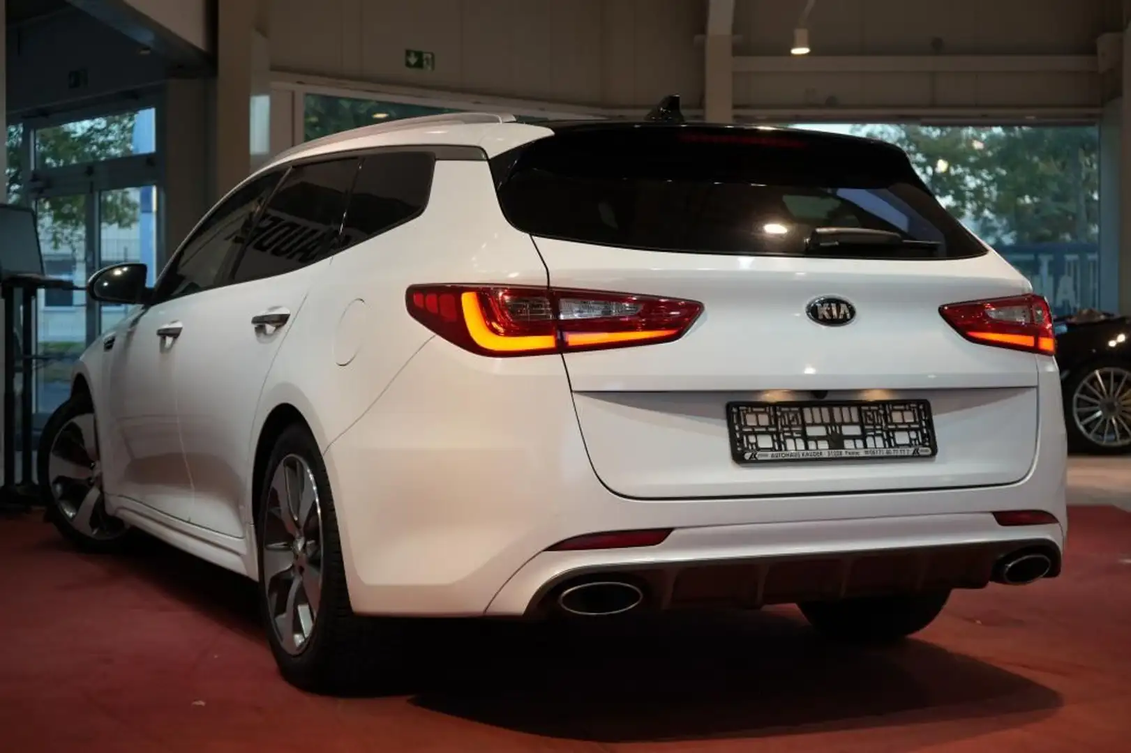 Kia Optima 2.0 Sportwagon GT *LED* Zwart - 2