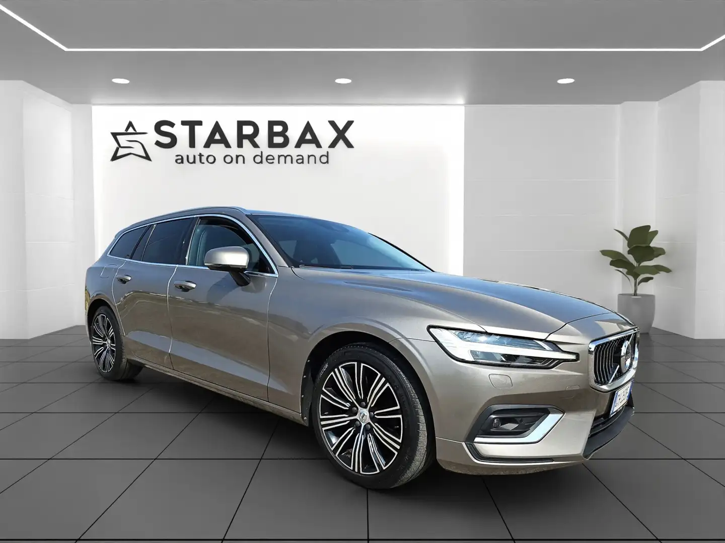 Volvo V60 D3 Geartronic R-Design Bronze - 1