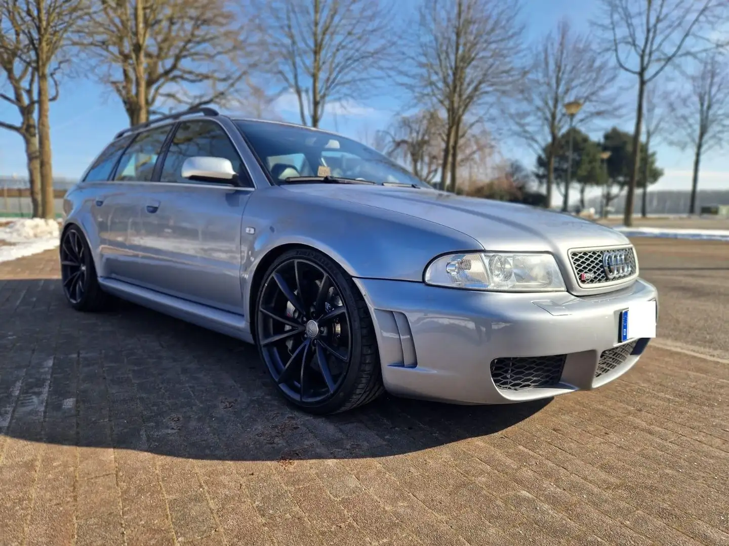 Audi RS4 quattro KERAMIKBREMSE*20"*Carbon*Navi* Stříbrná - 1