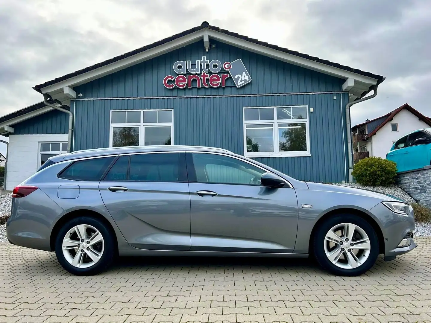Opel Insignia 2.0 CDTI Sports Tourer°Innovation°Autom Grau - 2