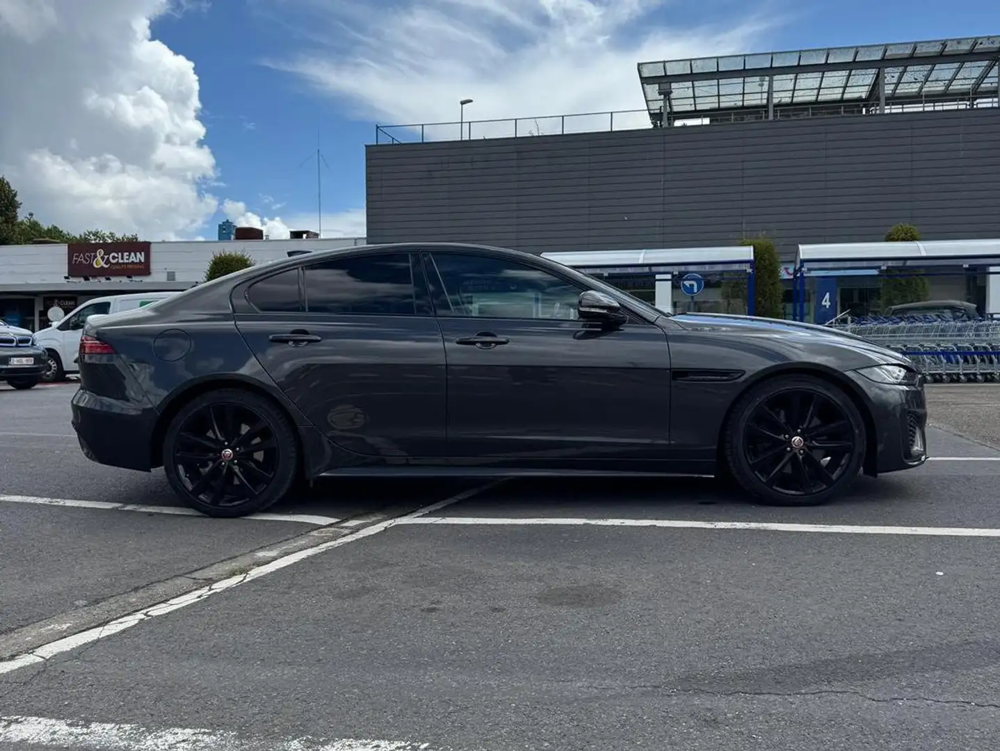 Jaguar XE XE 2.0 T P250 R-Dynamic SE Gris - 2