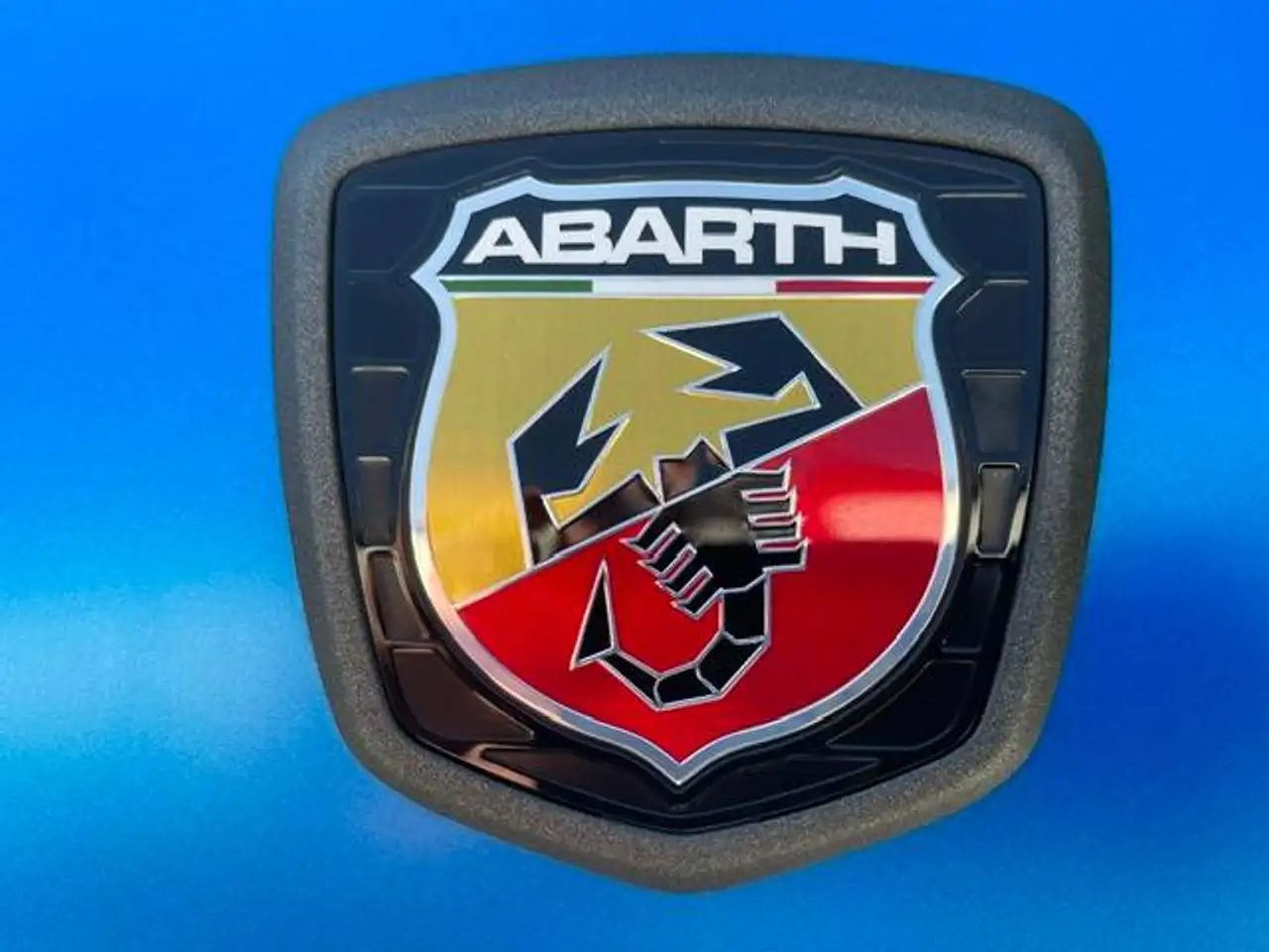 Abarth 695C 2022 — фото 15