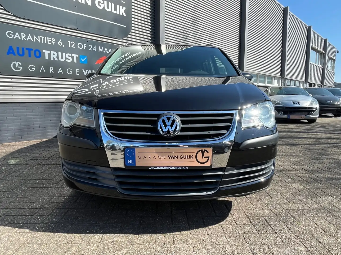 Volkswagen Touran 1.6 102PK Comfortline Business 7pers Clima,Cruise, Zwart - 2