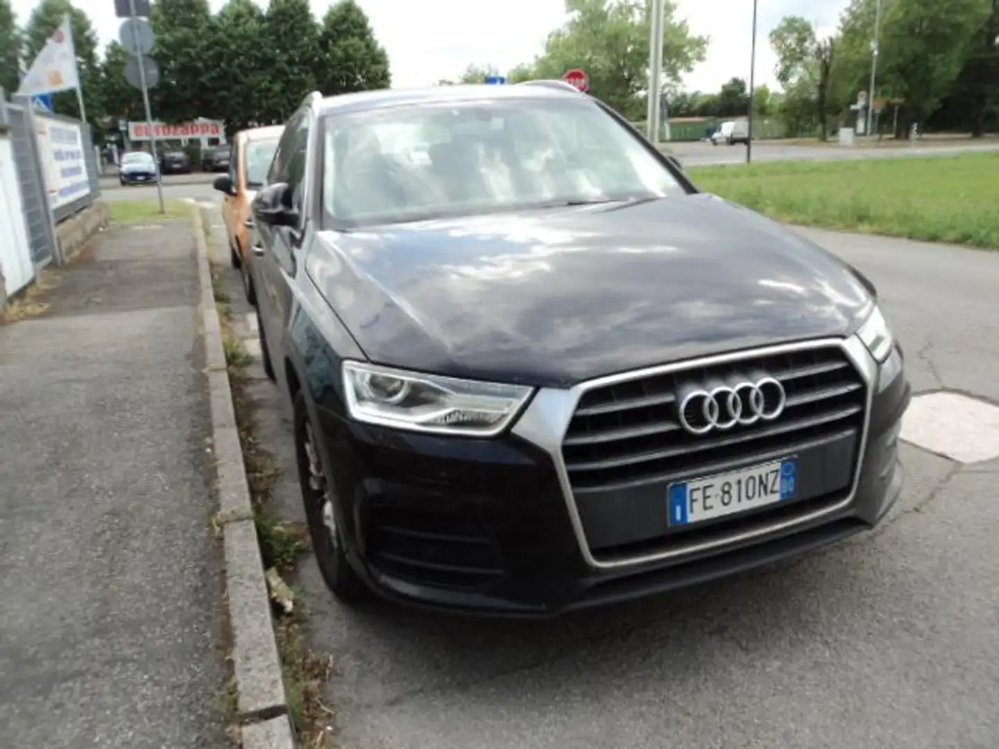 Audi Q3 2.0 TDI 120 CV Business Nero - 2