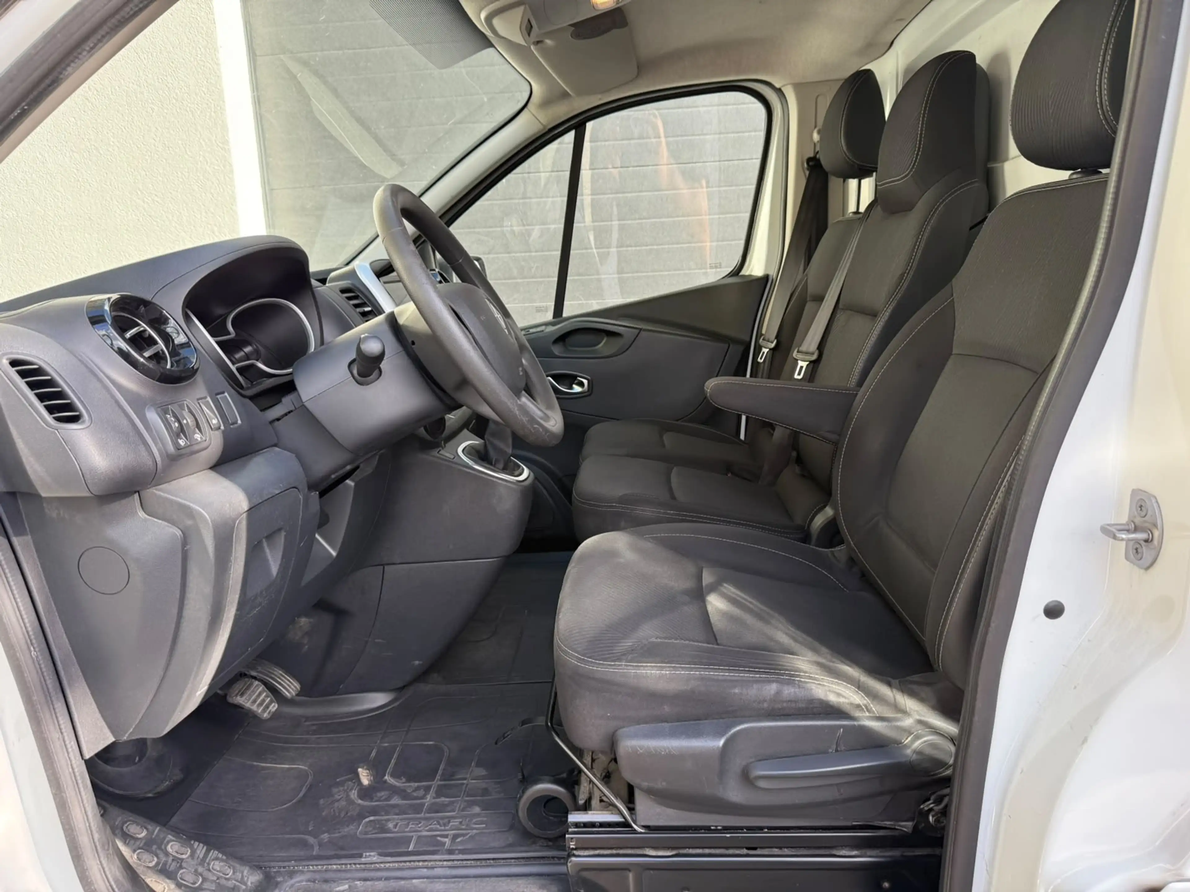 Renault Trafic Trafic 2.0 dCi 29 L2H1 Grand Confort EDC — photo 7
