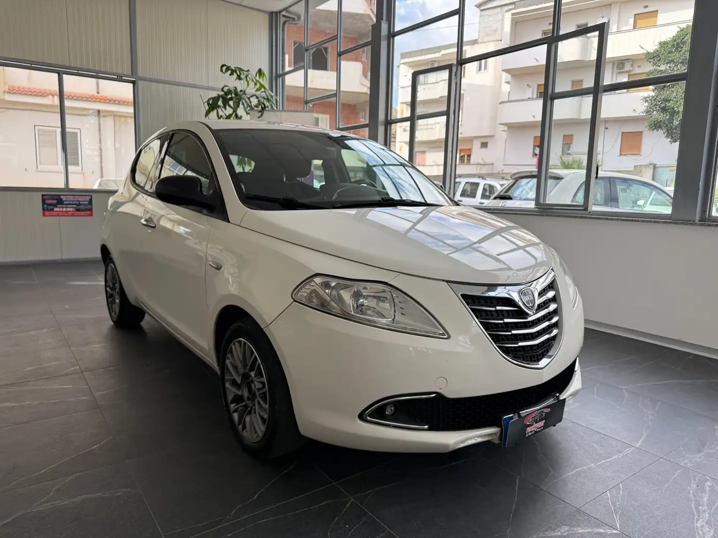 Lancia Ypsilon Ypsilon III 2011 1.2 8v Gold ecochic Gpl 69cv Weiß - 2