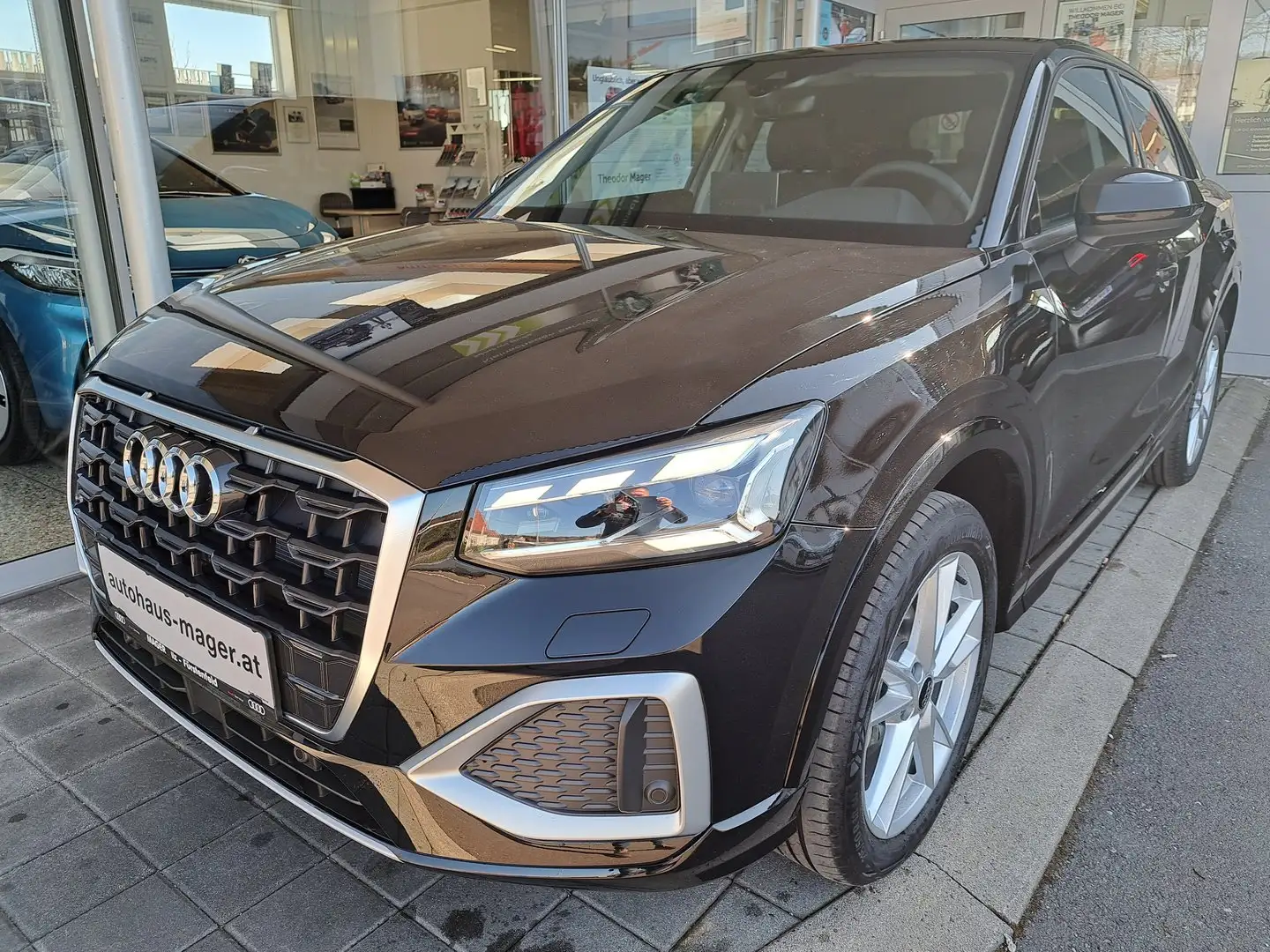 Audi Q2 30 TFSI admired Schwarz - 2