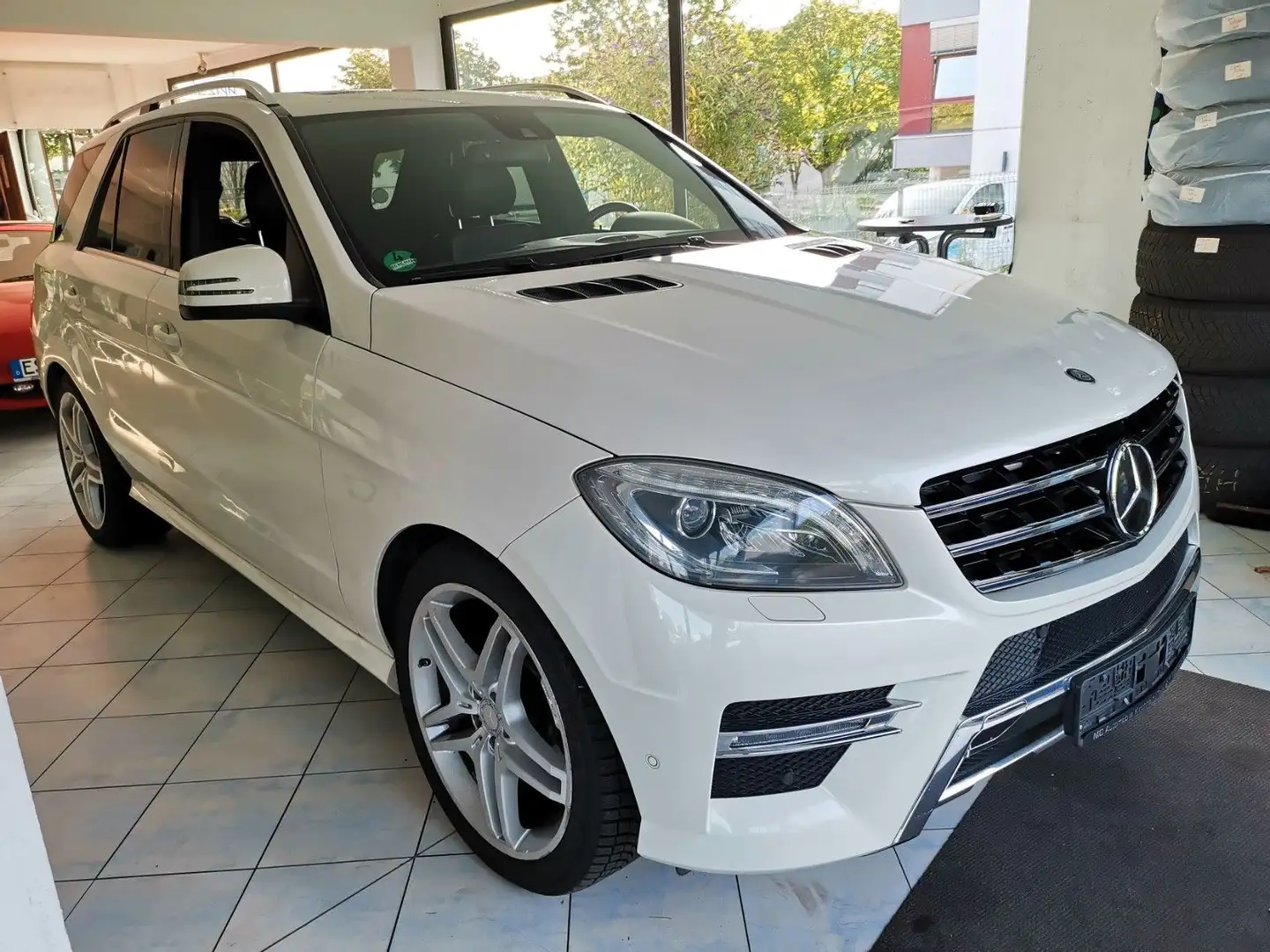 Mercedes-Benz ML 350 CDI*AMG*S-DACH*ST-HEIZUNG*ASSIST*S-HEFT Weiß - 1