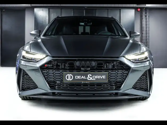 Audi RS6 Avant view 5