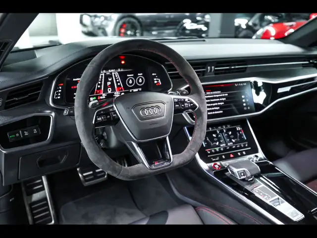 Audi RS6 Avant view 10