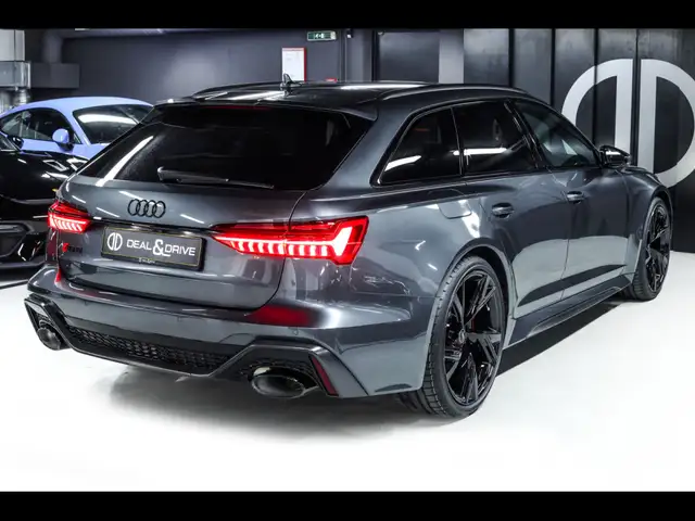 Audi RS6 Avant view 7