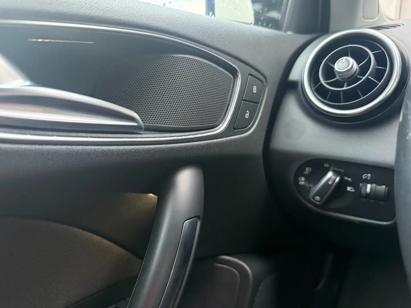 Audi A1 ambition Sportfahrwerk Klimaautomatik Xenon Tempo. Wit - 2