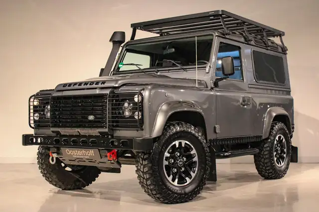 Land Rover Defender 2.2 D HT 90" XTech grijs kenteken