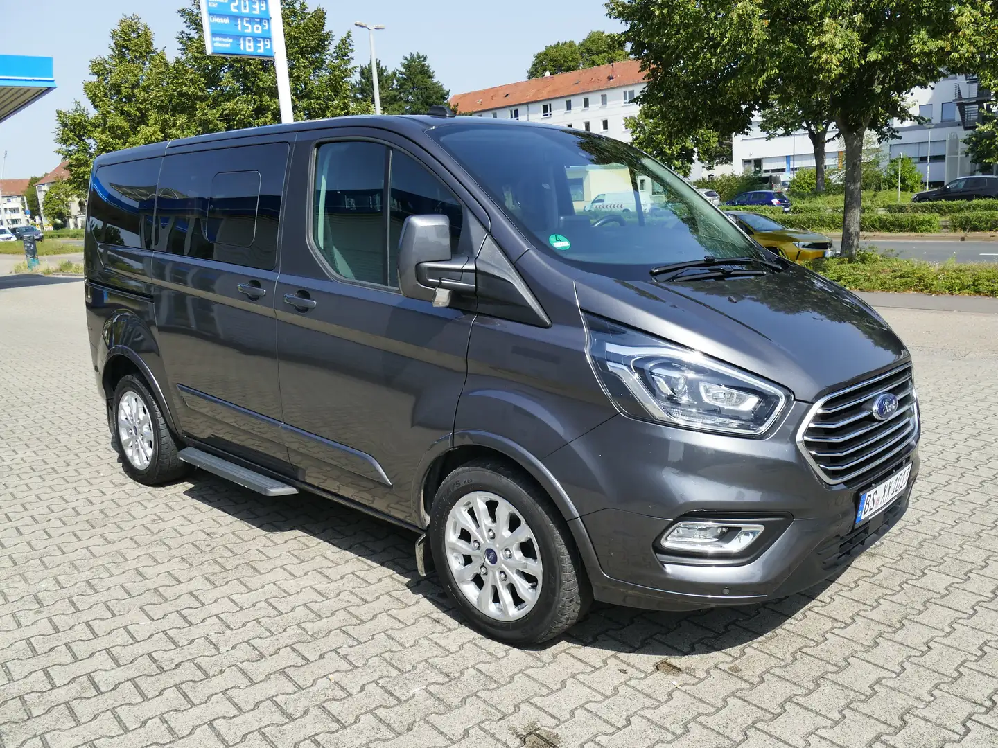 Ford Tourneo Custom 2.0 TDCi AT 185 L1 Titanium MY21. Navi. Xenon. Grau - 1