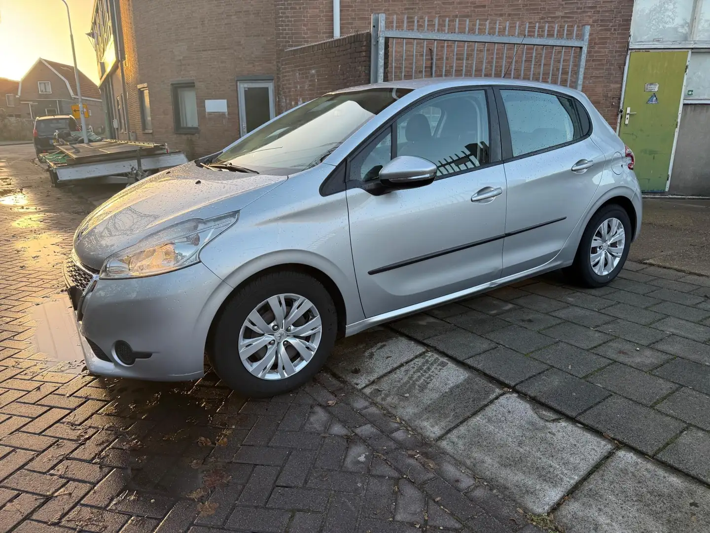 Peugeot 208 1.4 HDi Active Grijs - 2